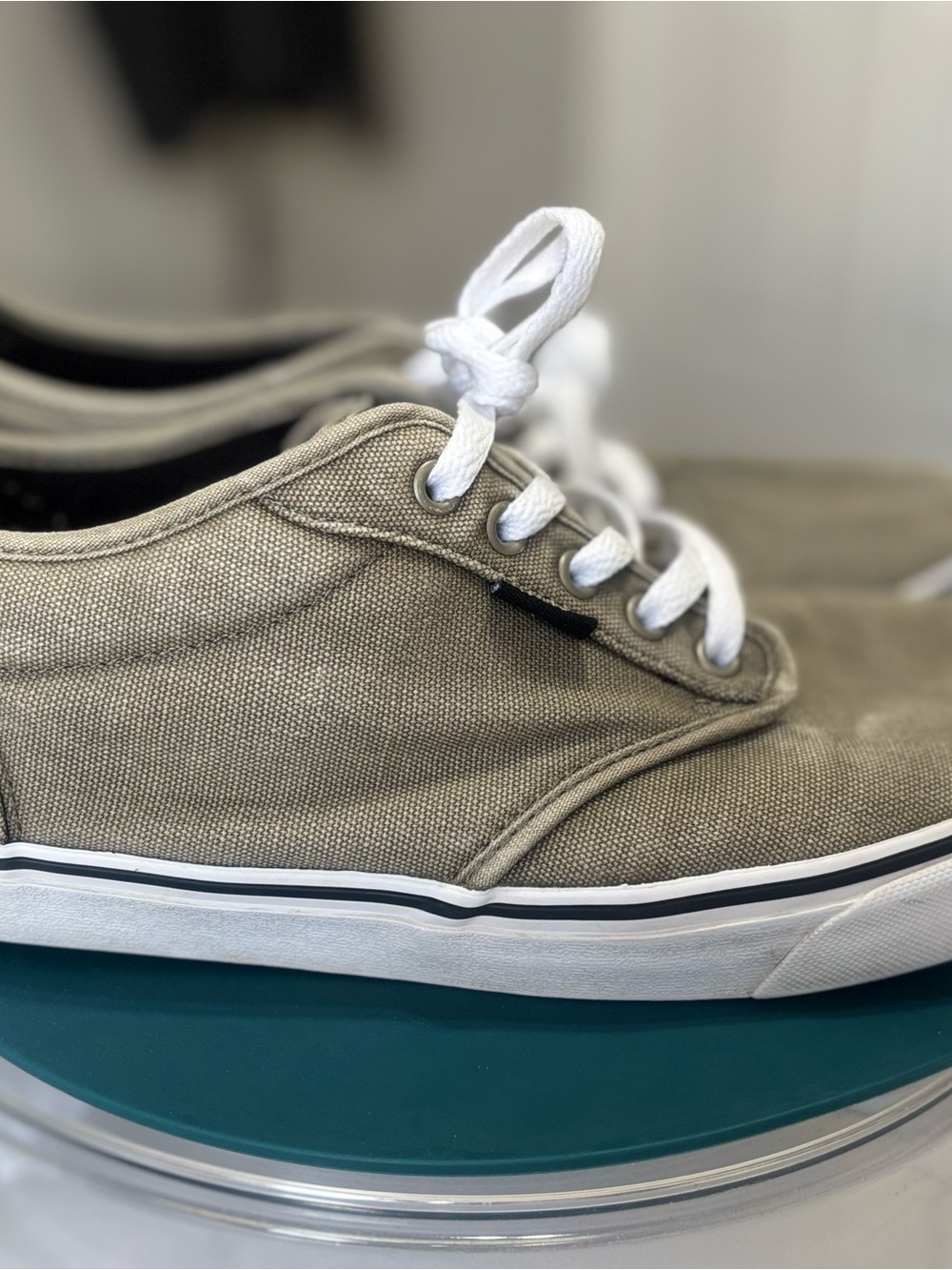 Vans Low-Top Sneakers - Taupe Canvas with White Laces